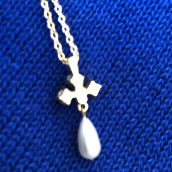 Avon vintage faux pearl drop gold tone necklace - Picture 6 of 6